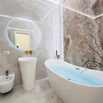 Trevi Fountain Elegant Rom